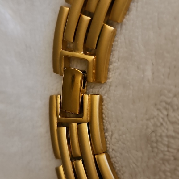 Vtg MONET 1980s Matte Goldtone Interlocking Panther Collar Necklace - Picture 6 of 9